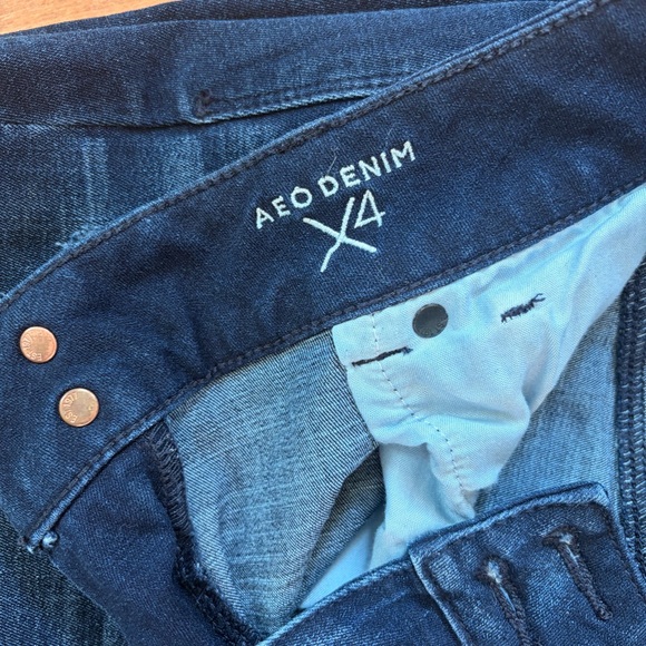 American Eagle Capri/Cropped Stylish Distressed Blue Jeans - Picture 3 of 4